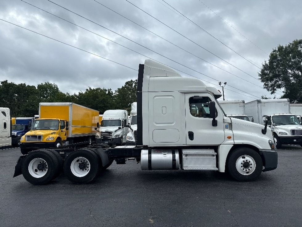 Sleeper Tractor-Heavy Duty Tractors-Freightliner-2020-Cascadia 12564ST-Greensboro-NC-469,764\n\t\tmiles-$ 59,000 - Image 8
