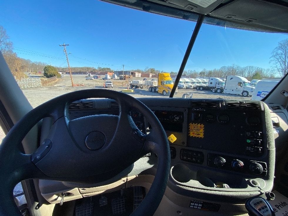 Sleeper Tractor-Heavy Duty Tractors-Freightliner-2020-Cascadia 12564ST-Greensboro-NC-479,830\n\t\tmiles-$ 52,000 - Image 11