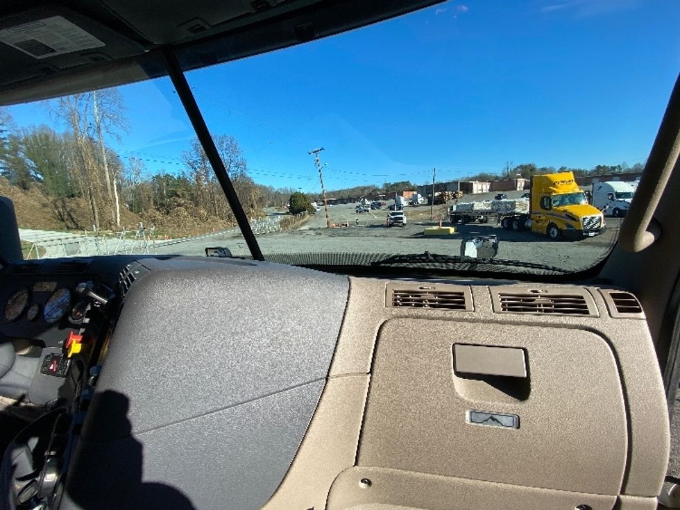 Sleeper Tractor-Heavy Duty Tractors-Freightliner-2020-Cascadia 12564ST-Greensboro-NC-479,830\n\t\tmiles-$ 52,000 - Image 14