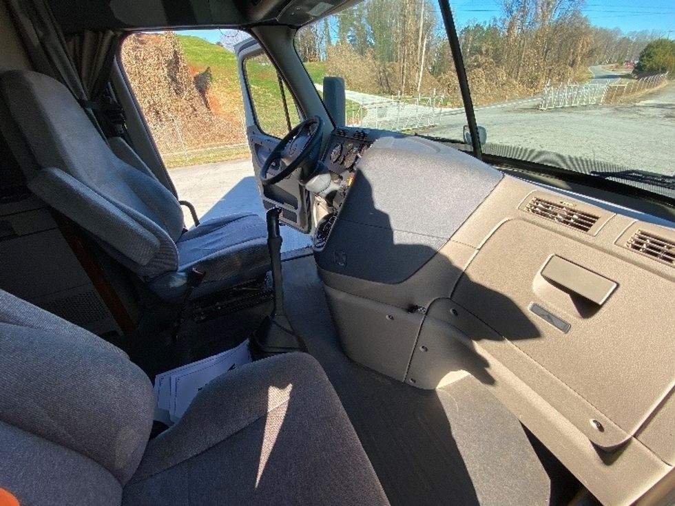 Sleeper Tractor-Heavy Duty Tractors-Freightliner-2020-Cascadia 12564ST-Greensboro-NC-479,830\n\t\tmiles-$ 52,000 - Image 15