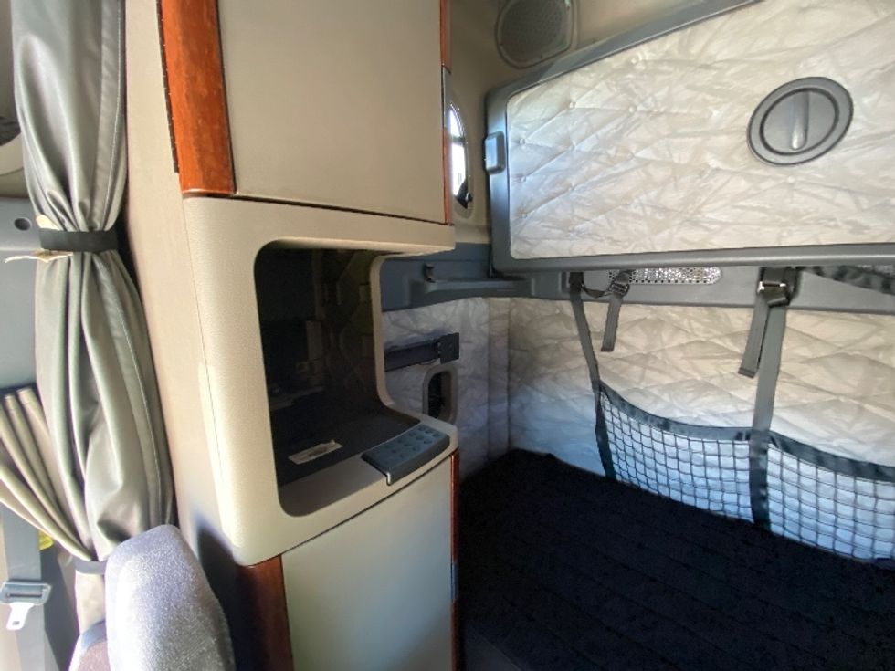 Sleeper Tractor-Heavy Duty Tractors-Freightliner-2020-Cascadia 12564ST-Greensboro-NC-479,830\n\t\tmiles-$ 52,000 - Image 16