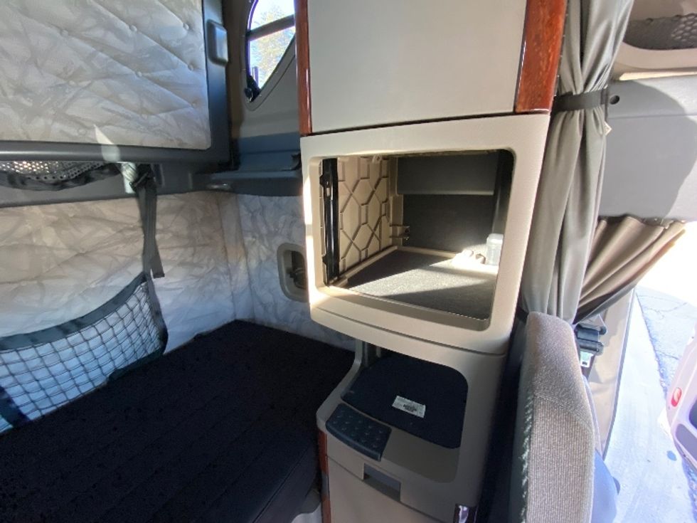 Sleeper Tractor-Heavy Duty Tractors-Freightliner-2020-Cascadia 12564ST-Greensboro-NC-479,830\n\t\tmiles-$ 52,000 - Image 18