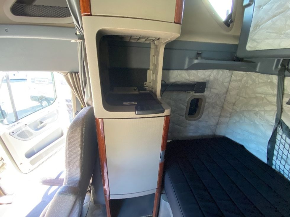 Sleeper Tractor-Heavy Duty Tractors-Freightliner-2020-Cascadia 12564ST-Greensboro-NC-479,830\n\t\tmiles-$ 52,000 - Image 19