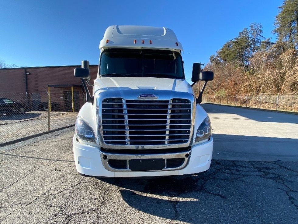 Sleeper Tractor-Heavy Duty Tractors-Freightliner-2020-Cascadia 12564ST-Greensboro-NC-479,830\n\t\tmiles-$ 52,000 - Image 2