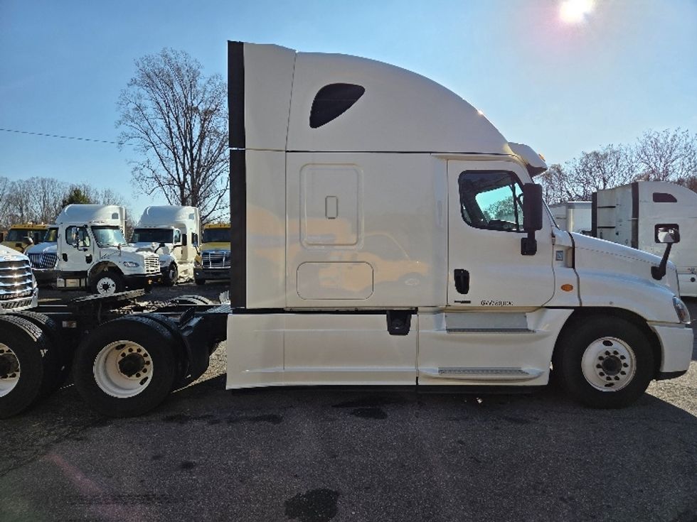Sleeper Tractor-Heavy Duty Tractors-Freightliner-2020-Cascadia 12564ST-Greensboro-NC-479,830\n\t\tmiles-$ 52,000 - Image 8