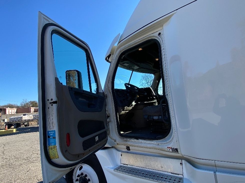 Sleeper Tractor-Heavy Duty Tractors-Freightliner-2020-Cascadia 12564ST-Greensboro-NC-479,830\n\t\tmiles-$ 52,000 - Image 9