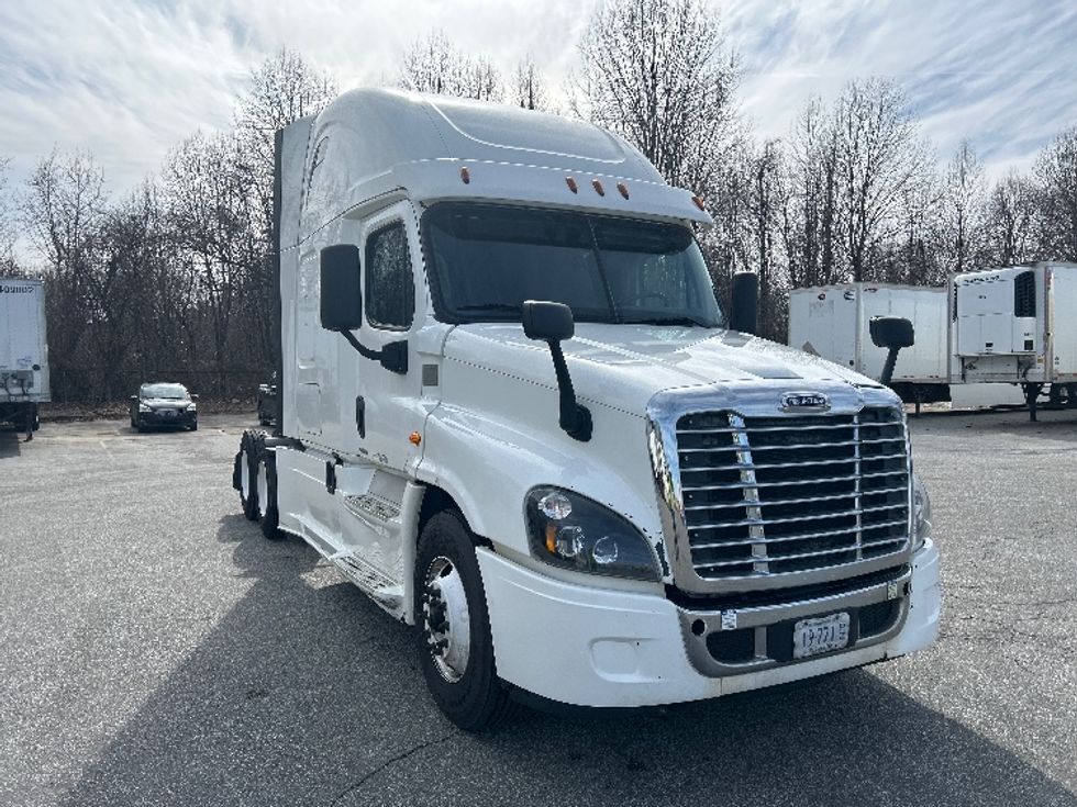 Sleeper Tractor-Heavy Duty Tractors-Freightliner-2020-Cascadia 12564ST-Greensboro-NC-644,209\n\t\tmiles-$ 39,250 - Image 1