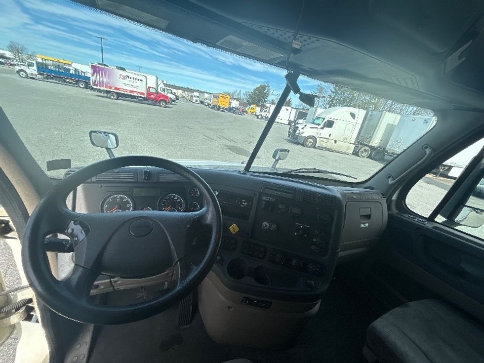 Sleeper Tractor-Heavy Duty Tractors-Freightliner-2020-Cascadia 12564ST-Greensboro-NC-644,209\n\t\tmiles-$ 39,250 - Image 11