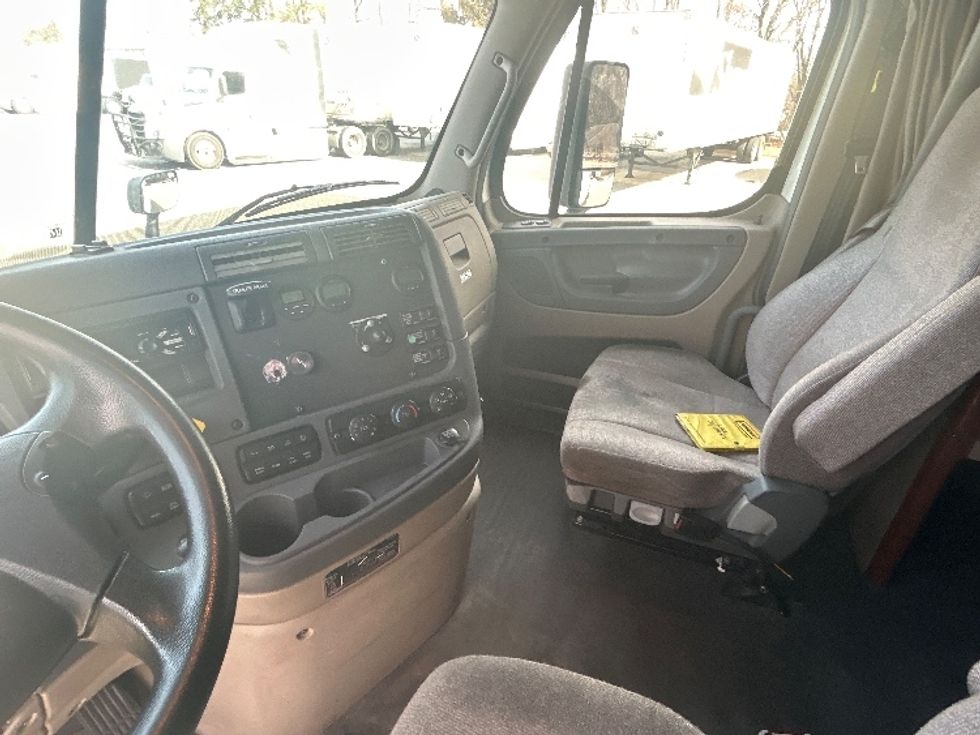 Sleeper Tractor-Heavy Duty Tractors-Freightliner-2020-Cascadia 12564ST-Greensboro-NC-644,209\n\t\tmiles-$ 39,250 - Image 12