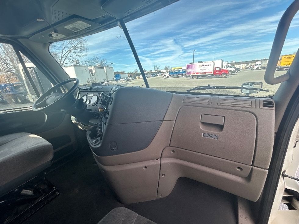 Sleeper Tractor-Heavy Duty Tractors-Freightliner-2020-Cascadia 12564ST-Greensboro-NC-644,209\n\t\tmiles-$ 39,250 - Image 14