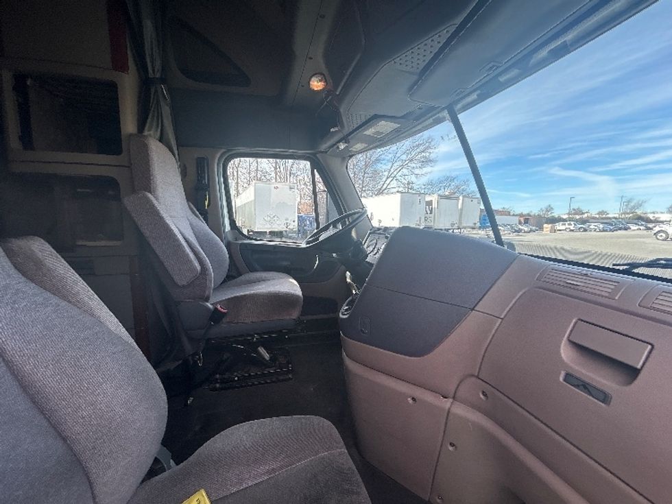 Sleeper Tractor-Heavy Duty Tractors-Freightliner-2020-Cascadia 12564ST-Greensboro-NC-644,209\n\t\tmiles-$ 39,250 - Image 15