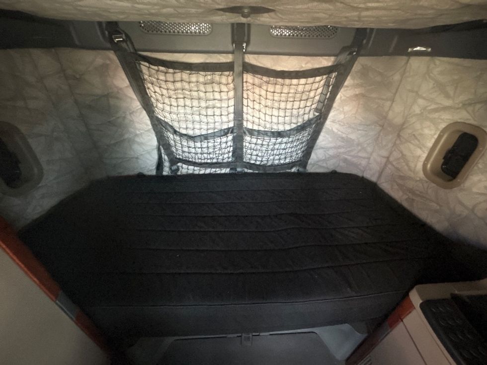 Sleeper Tractor-Heavy Duty Tractors-Freightliner-2020-Cascadia 12564ST-Greensboro-NC-644,209\n\t\tmiles-$ 39,250 - Image 17