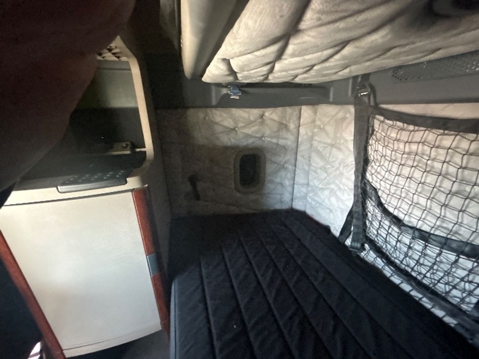 Sleeper Tractor-Heavy Duty Tractors-Freightliner-2020-Cascadia 12564ST-Greensboro-NC-644,209\n\t\tmiles-$ 39,250 - Image 19