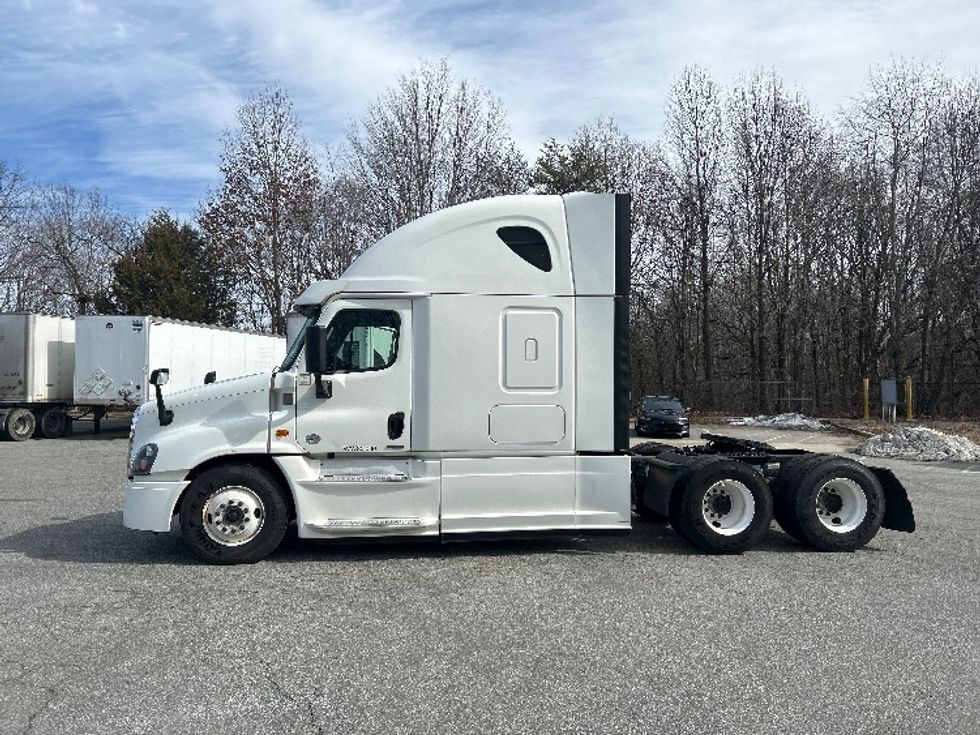 Sleeper Tractor-Heavy Duty Tractors-Freightliner-2020-Cascadia 12564ST-Greensboro-NC-644,209\n\t\tmiles-$ 39,250 - Image 4