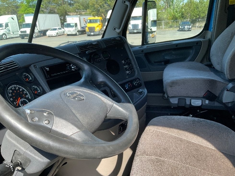 Sleeper Tractor-Heavy Duty Tractors-Freightliner-2020-Cascadia 12564ST-Indian Trail-NC-564,965\n\t\tmiles-$ 48,750 - Image 10