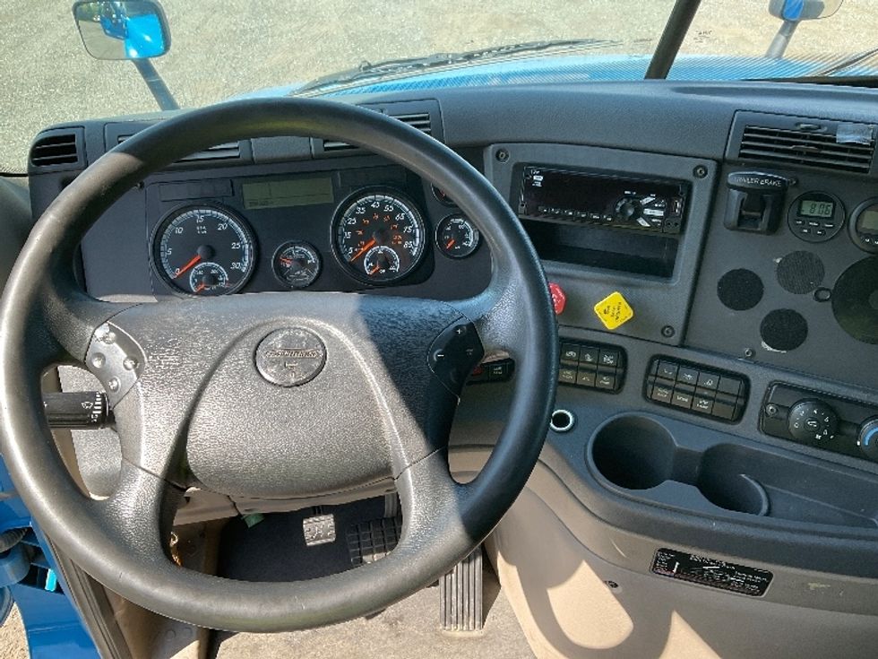 Sleeper Tractor-Heavy Duty Tractors-Freightliner-2020-Cascadia 12564ST-Indian Trail-NC-564,965\n\t\tmiles-$ 48,750 - Image 11