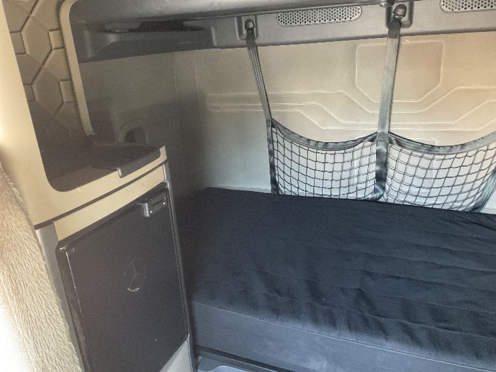 Sleeper Tractor-Heavy Duty Tractors-Freightliner-2020-Cascadia 12564ST-Indian Trail-NC-564,965\n\t\tmiles-$ 48,750 - Image 16