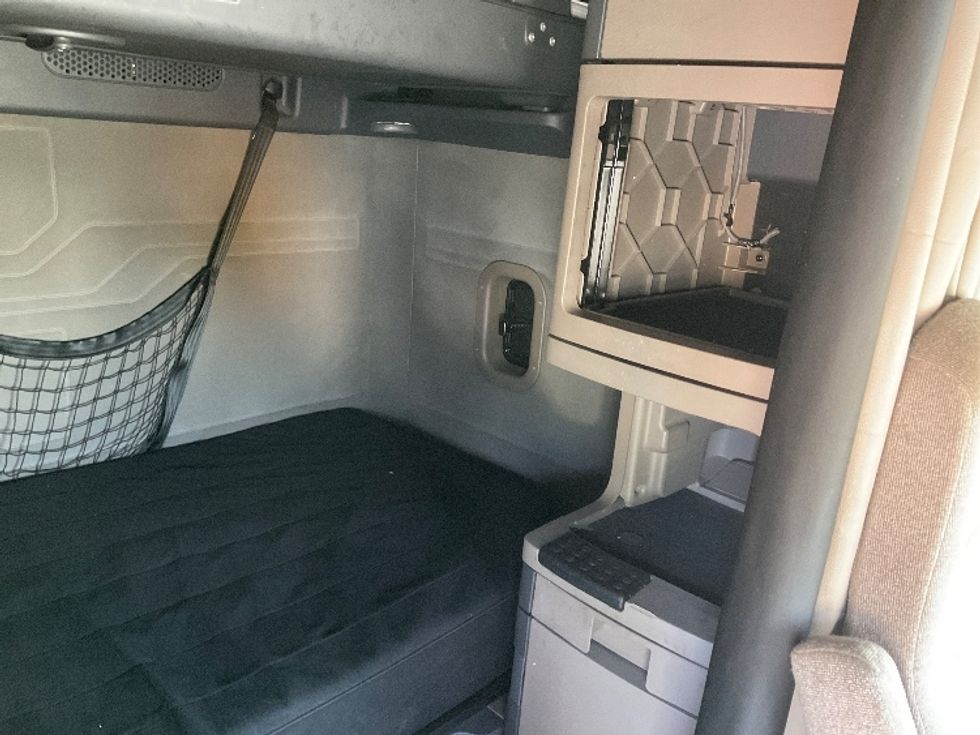 Sleeper Tractor-Heavy Duty Tractors-Freightliner-2020-Cascadia 12564ST-Indian Trail-NC-564,965\n\t\tmiles-$ 48,750 - Image 18