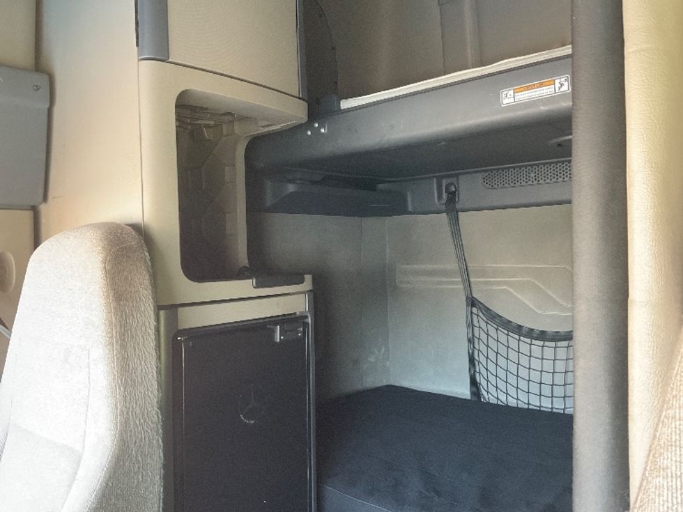 Sleeper Tractor-Heavy Duty Tractors-Freightliner-2020-Cascadia 12564ST-Indian Trail-NC-564,965\n\t\tmiles-$ 48,750 - Image 19