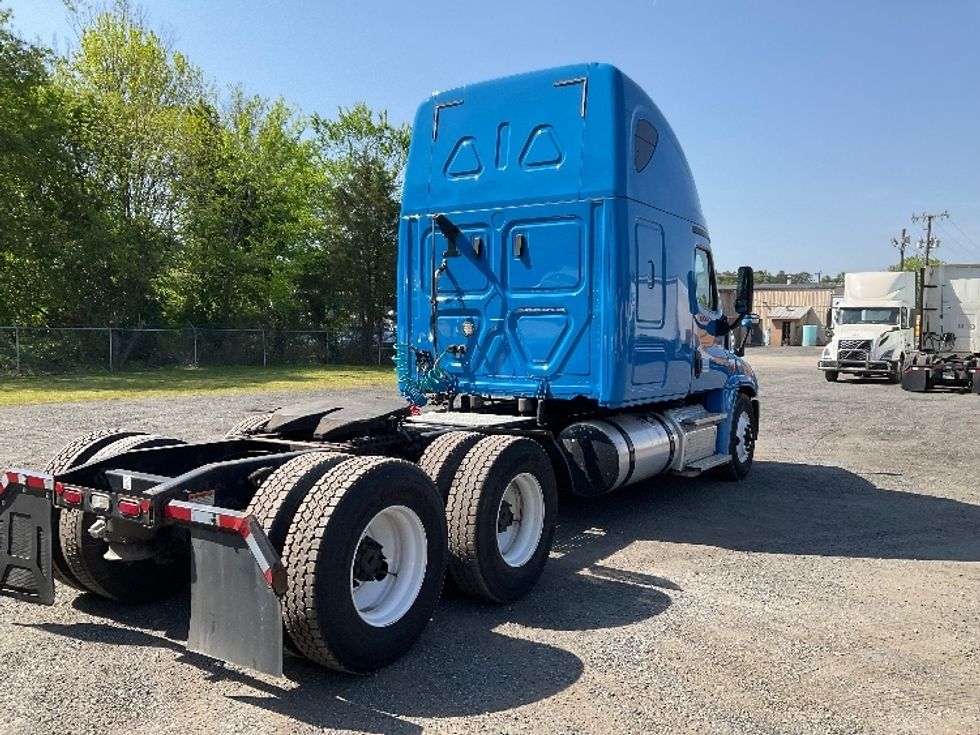 Sleeper Tractor-Heavy Duty Tractors-Freightliner-2020-Cascadia 12564ST-Indian Trail-NC-564,965\n\t\tmiles-$ 48,750 - Image 7