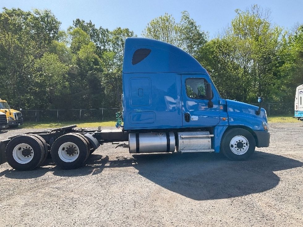 Sleeper Tractor-Heavy Duty Tractors-Freightliner-2020-Cascadia 12564ST-Indian Trail-NC-564,965\n\t\tmiles-$ 48,750 - Image 8