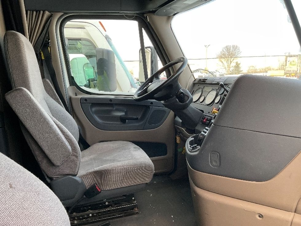 Sleeper Tractor-Heavy Duty Tractors-Freightliner-2020-Cascadia 12564ST-Indianapolis-IN-142,136\n\t\tmiles-$ 68,250 - Image 15