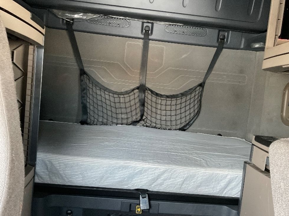 Sleeper Tractor-Heavy Duty Tractors-Freightliner-2020-Cascadia 12564ST-Indianapolis-IN-142,136\n\t\tmiles-$ 68,250 - Image 16