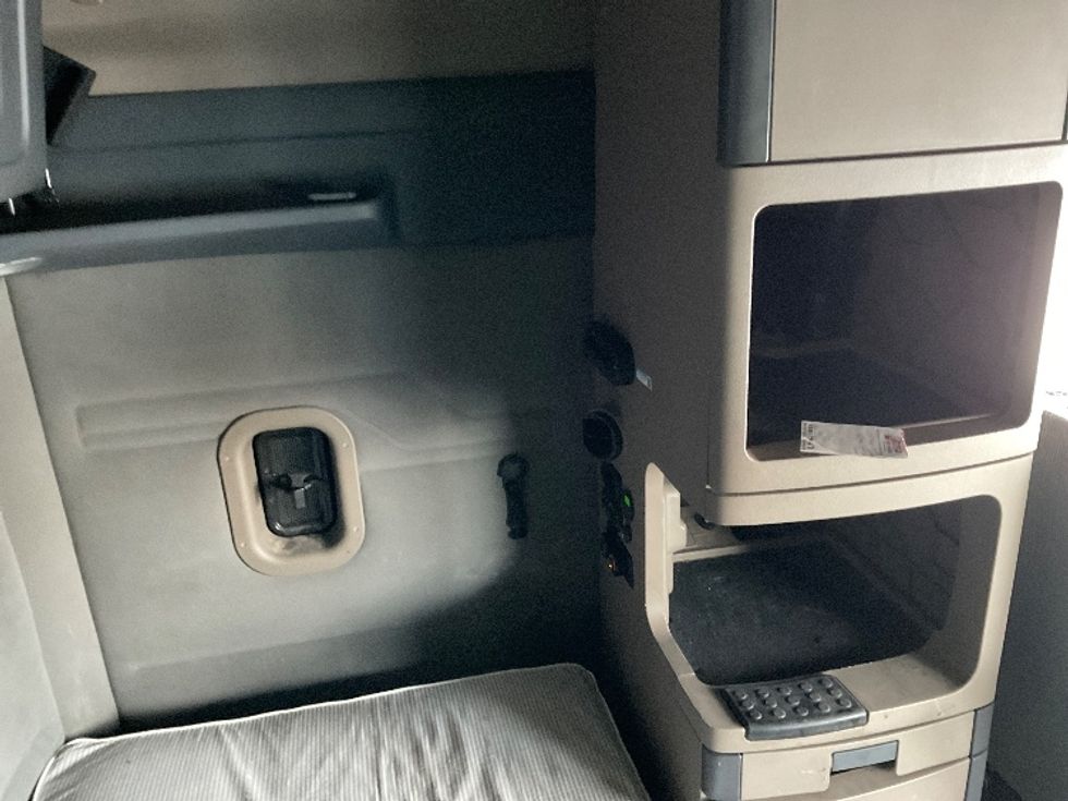 Sleeper Tractor-Heavy Duty Tractors-Freightliner-2020-Cascadia 12564ST-Indianapolis-IN-142,136\n\t\tmiles-$ 68,250 - Image 18