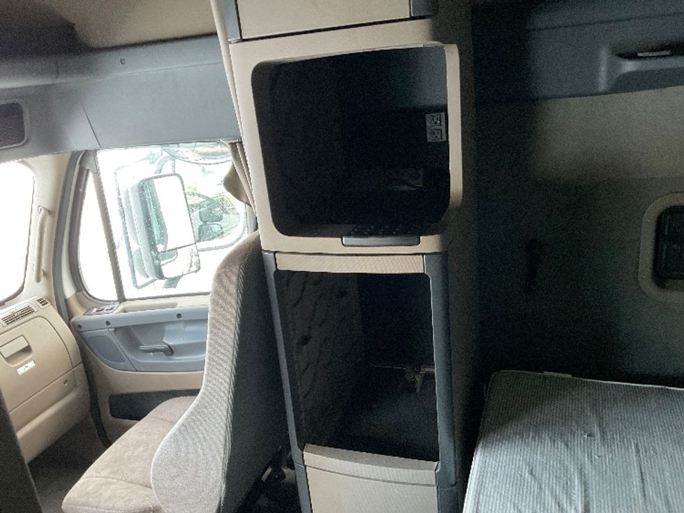 Sleeper Tractor-Heavy Duty Tractors-Freightliner-2020-Cascadia 12564ST-Indianapolis-IN-142,136\n\t\tmiles-$ 68,250 - Image 19