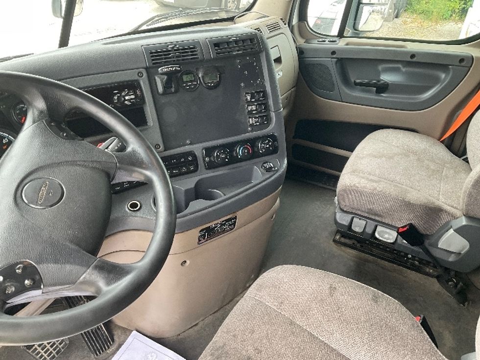 Sleeper Tractor-Heavy Duty Tractors-Freightliner-2020-Cascadia 12564ST-Jackson-TN-456,178\n\t\tmiles-$ 58,750 - Image 10