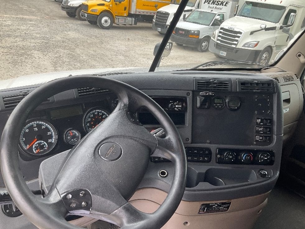 Sleeper Tractor-Heavy Duty Tractors-Freightliner-2020-Cascadia 12564ST-Jackson-TN-456,178\n\t\tmiles-$ 58,750 - Image 11