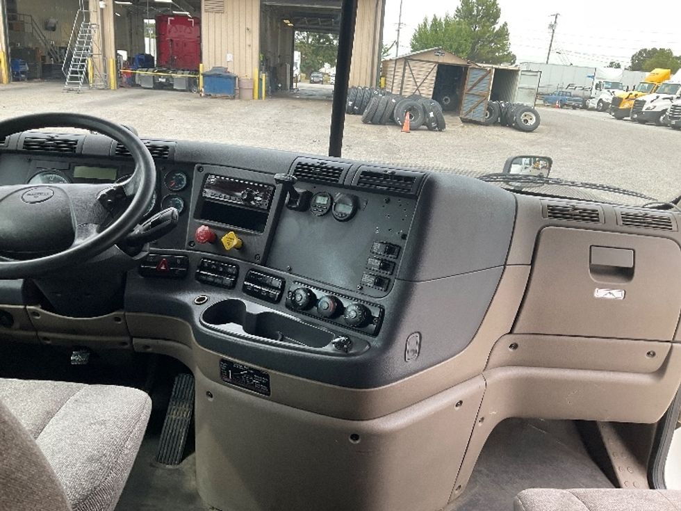 Sleeper Tractor-Heavy Duty Tractors-Freightliner-2020-Cascadia 12564ST-Jackson-TN-456,178\n\t\tmiles-$ 58,750 - Image 12