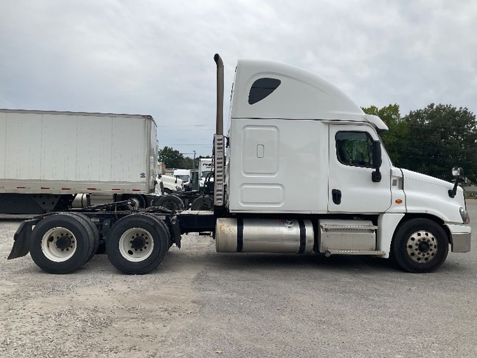 Sleeper Tractor-Heavy Duty Tractors-Freightliner-2020-Cascadia 12564ST-Jackson-TN-456,178\n\t\tmiles-$ 58,750 - Image 8