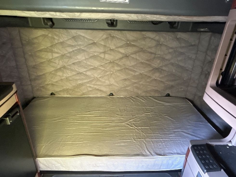 Sleeper Tractor-Heavy Duty Tractors-Freightliner-2020-Cascadia 12564ST-Jackson-TN-632,374\n\t\tmiles-$ 45,000 - Image 16