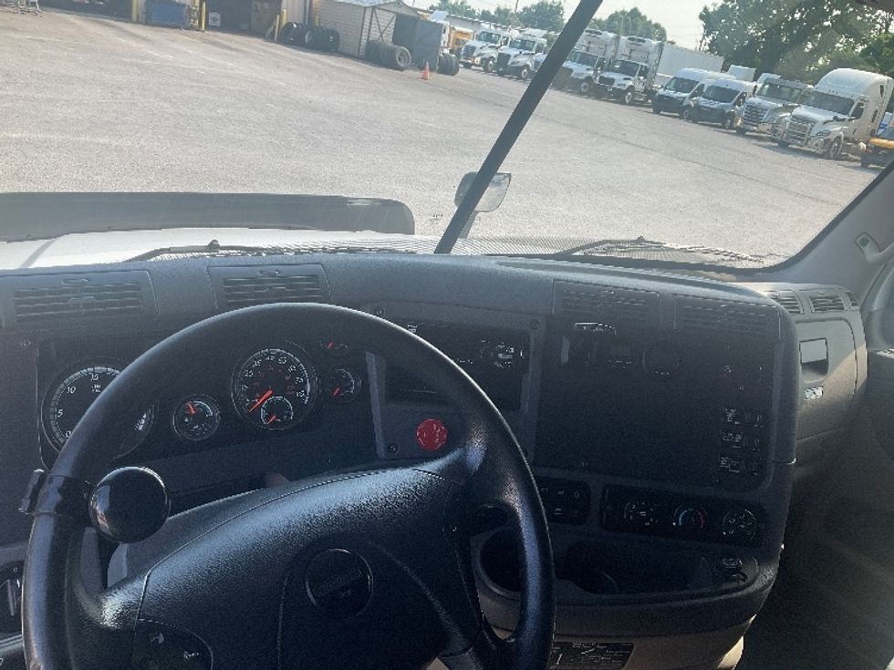 Sleeper Tractor-Heavy Duty Tractors-Freightliner-2020-Cascadia 12564ST-Jackson-TN-678,072\n\t\tmiles-$ 42,250 - Image 11
