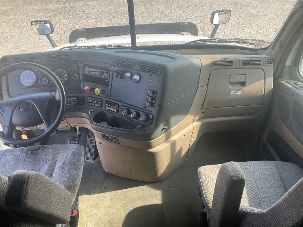 Sleeper Tractor-Heavy Duty Tractors-Freightliner-2020-Cascadia 12564ST-Jackson-TN-678,072\n\t\tmiles-$ 42,250 - Image 12