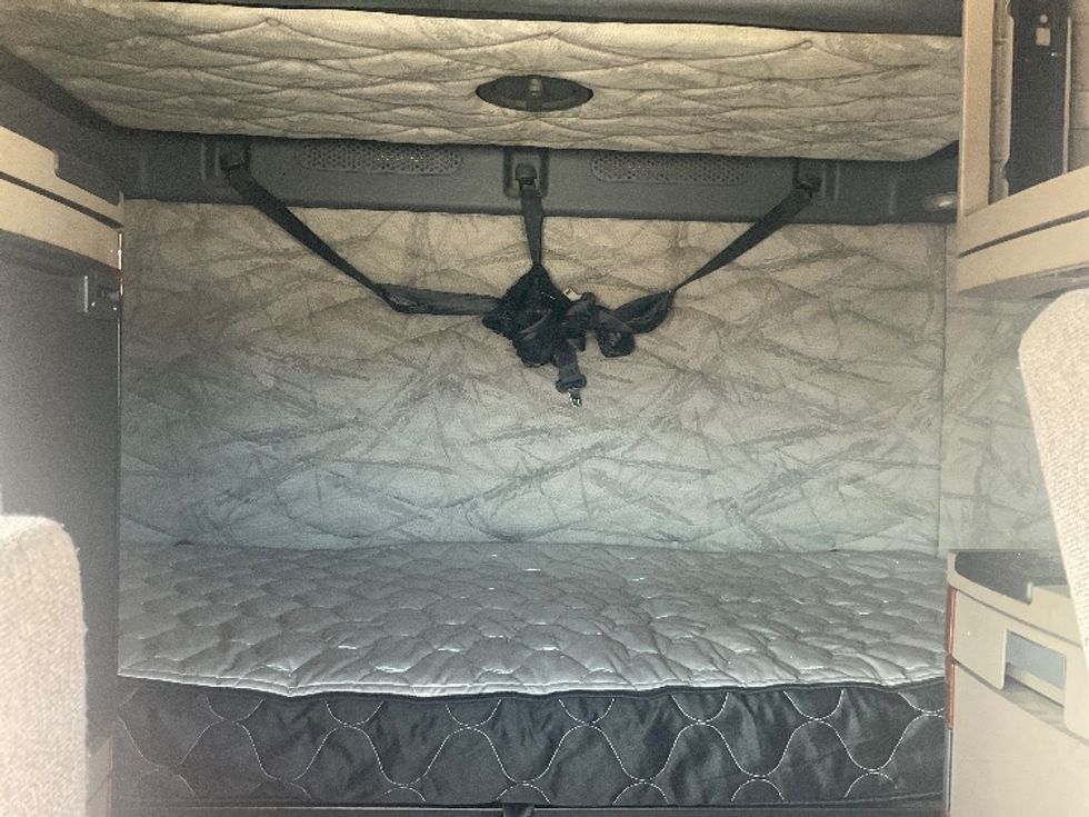 Sleeper Tractor-Heavy Duty Tractors-Freightliner-2020-Cascadia 12564ST-Jackson-TN-678,072\n\t\tmiles-$ 42,250 - Image 16