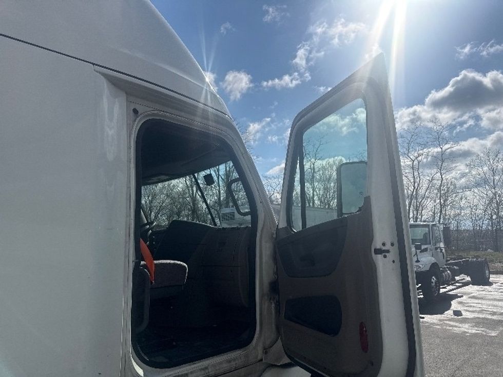 Sleeper Tractor-Heavy Duty Tractors-Freightliner-2020-Cascadia 12564ST-Jessup-MD-263,415\n\t\tmiles-$ 63,750 - Image 12