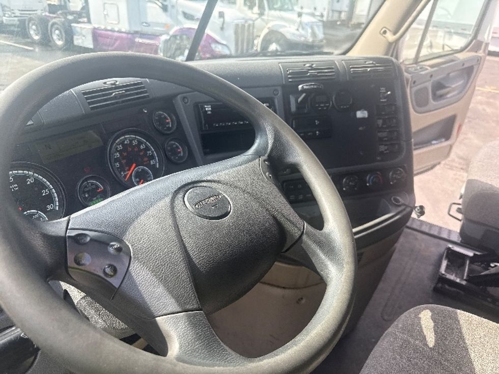 Sleeper Tractor-Heavy Duty Tractors-Freightliner-2020-Cascadia 12564ST-Jessup-MD-420,678\n\t\tmiles-$ 57,250 - Image 11