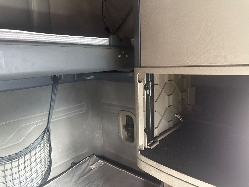 Sleeper Tractor-Heavy Duty Tractors-Freightliner-2020-Cascadia 12564ST-Jessup-MD-420,678\n\t\tmiles-$ 57,250 - Image 17