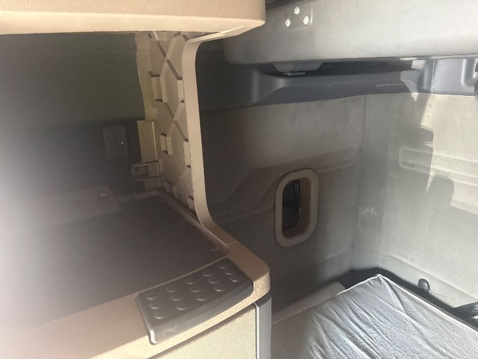 Sleeper Tractor-Heavy Duty Tractors-Freightliner-2020-Cascadia 12564ST-Jessup-MD-420,678\n\t\tmiles-$ 57,250 - Image 18