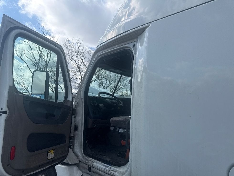 Sleeper Tractor-Heavy Duty Tractors-Freightliner-2020-Cascadia 12564ST-Jessup-MD-420,678\n\t\tmiles-$ 57,250 - Image 9