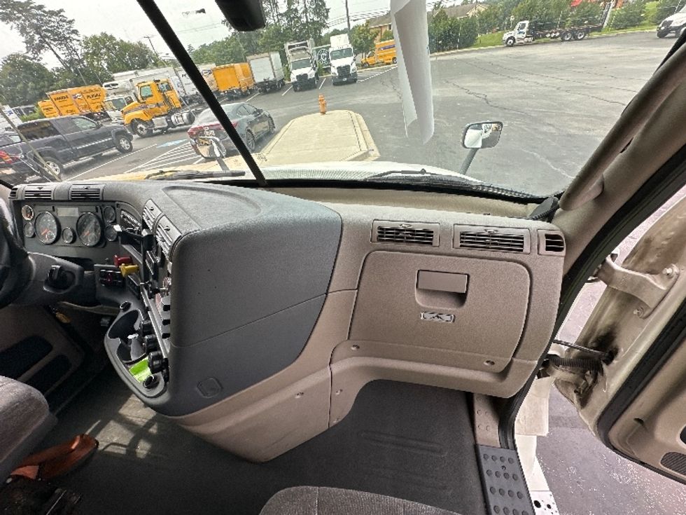 Sleeper Tractor-Heavy Duty Tractors-Freightliner-2020-Cascadia 12564ST-Jessup-MD-439,694\n\t\tmiles-$ 62,000 - Image 14