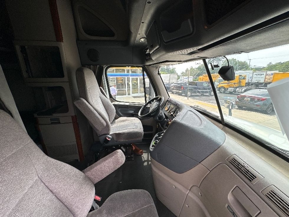 Sleeper Tractor-Heavy Duty Tractors-Freightliner-2020-Cascadia 12564ST-Jessup-MD-439,694\n\t\tmiles-$ 62,000 - Image 15