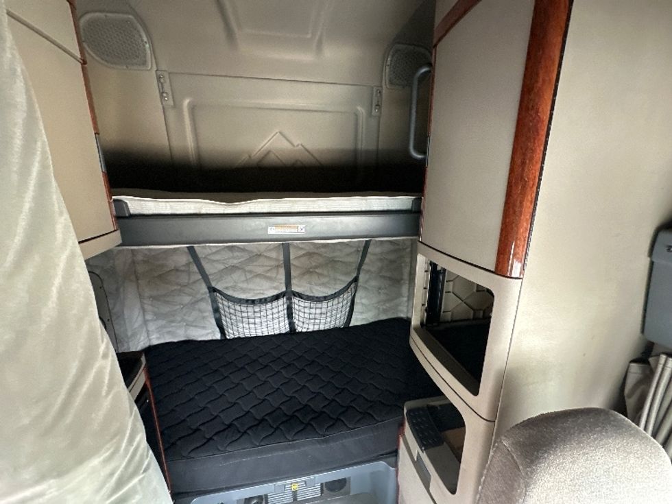 Sleeper Tractor-Heavy Duty Tractors-Freightliner-2020-Cascadia 12564ST-Jessup-MD-439,694\n\t\tmiles-$ 62,000 - Image 16