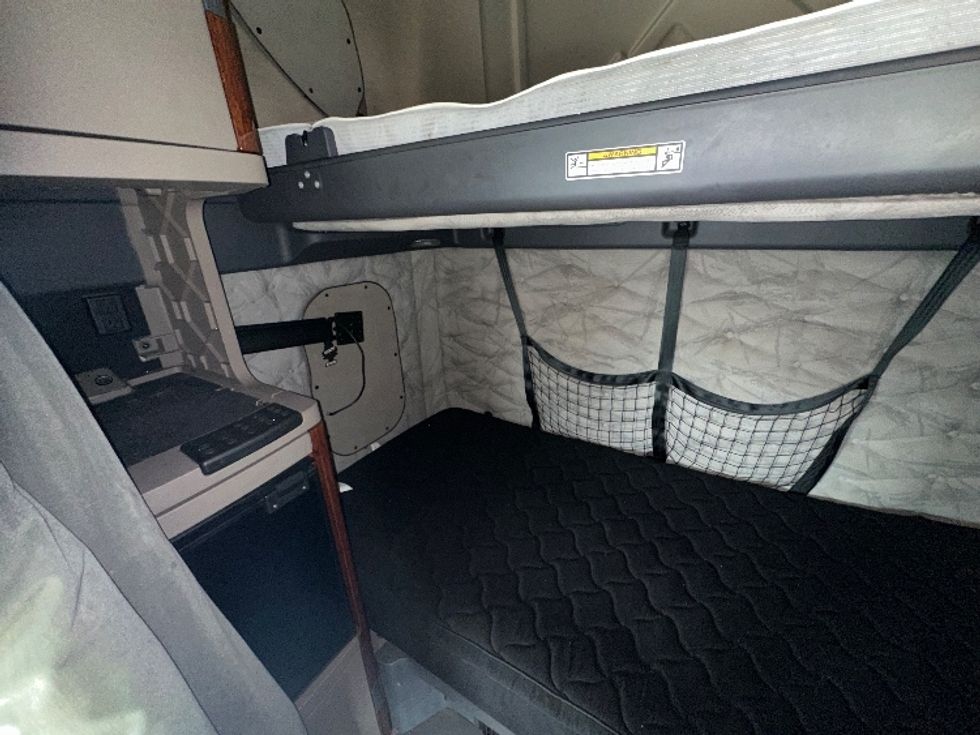 Sleeper Tractor-Heavy Duty Tractors-Freightliner-2020-Cascadia 12564ST-Jessup-MD-439,694\n\t\tmiles-$ 62,000 - Image 18