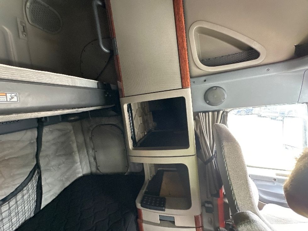 Sleeper Tractor-Heavy Duty Tractors-Freightliner-2020-Cascadia 12564ST-Jessup-MD-439,694\n\t\tmiles-$ 62,000 - Image 19