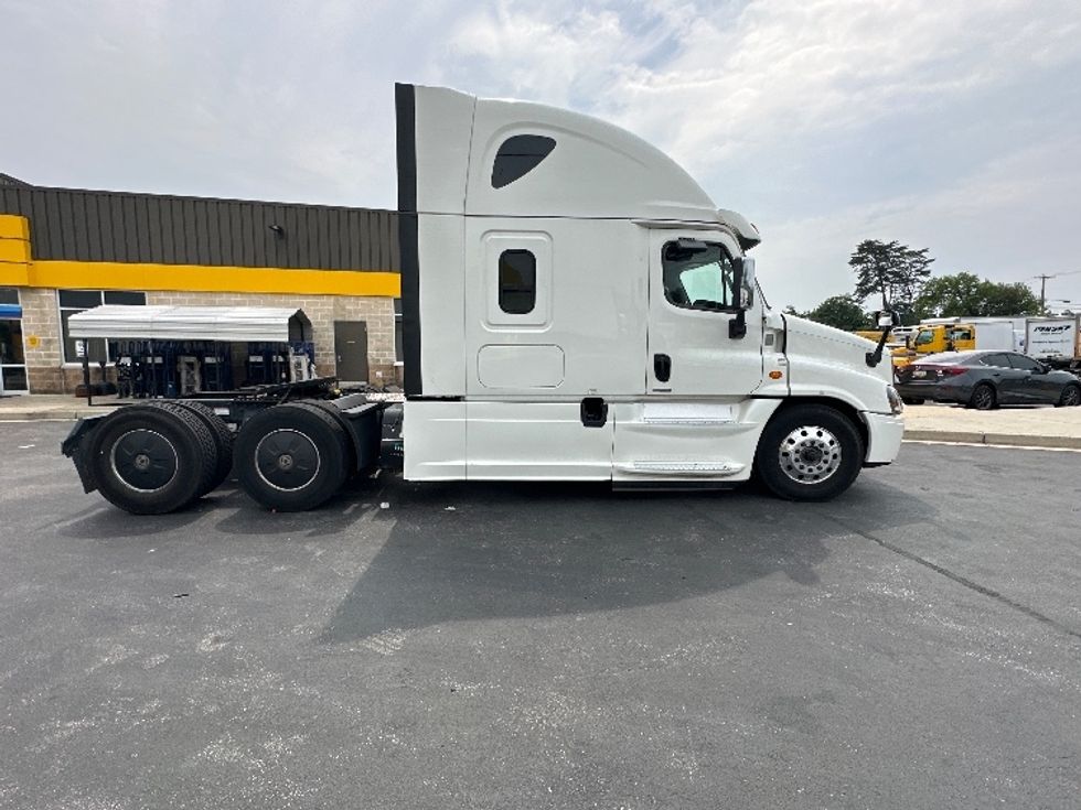 Sleeper Tractor-Heavy Duty Tractors-Freightliner-2020-Cascadia 12564ST-Jessup-MD-439,694\n\t\tmiles-$ 62,000 - Image 8