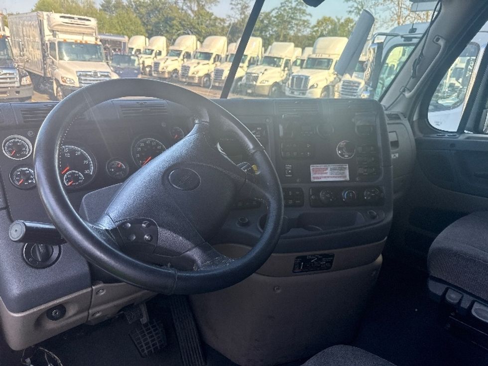 Sleeper Tractor-Heavy Duty Tractors-Freightliner-2020-Cascadia 12564ST-Jessup-MD-450,195\n\t\tmiles-$ 61,250 - Image 11