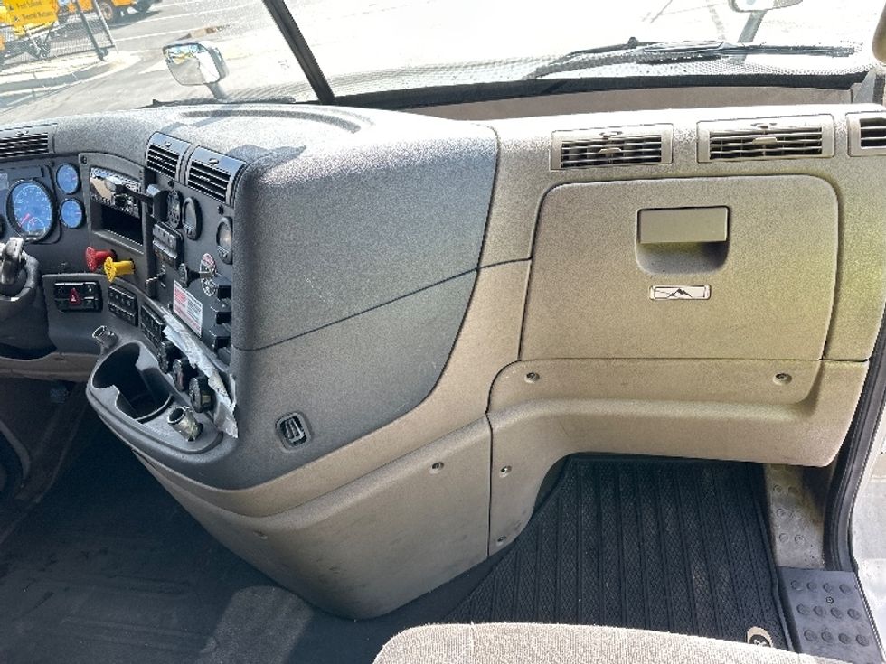 Sleeper Tractor-Heavy Duty Tractors-Freightliner-2020-Cascadia 12564ST-Jessup-MD-450,195\n\t\tmiles-$ 61,250 - Image 14